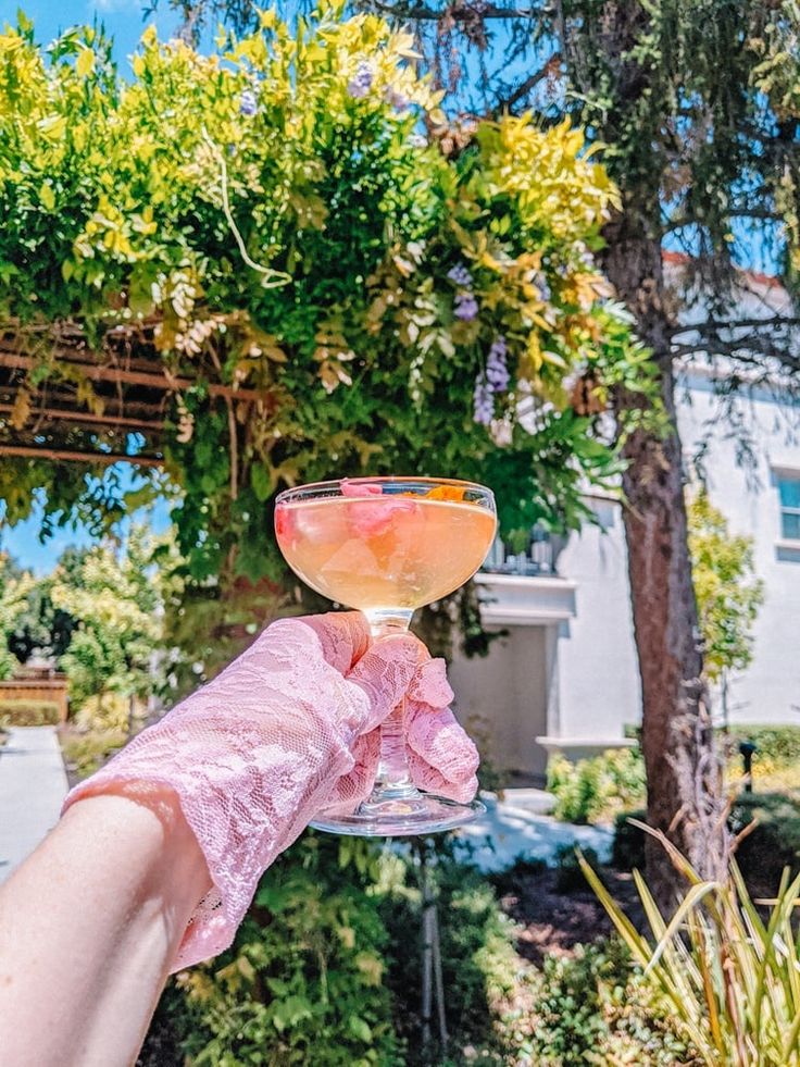 Signature “Lady Whistledown” Cocktail