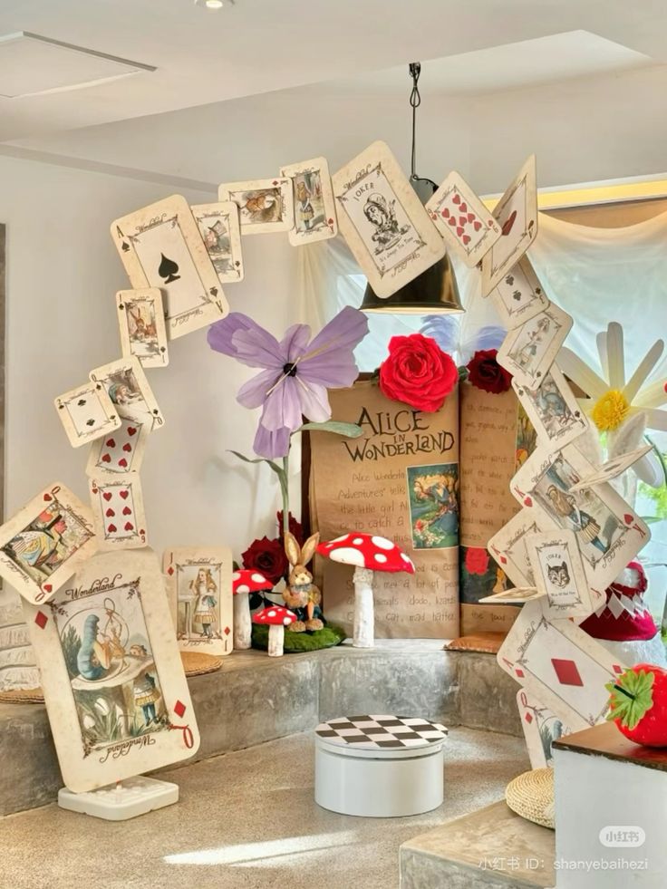 Oversized Wonderland Props Decor